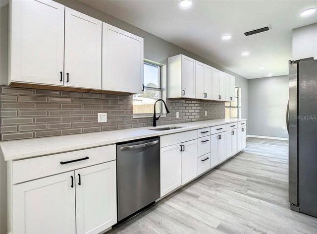 516 E ANGLEWOOD DRIVE, Brandon, FL 33511