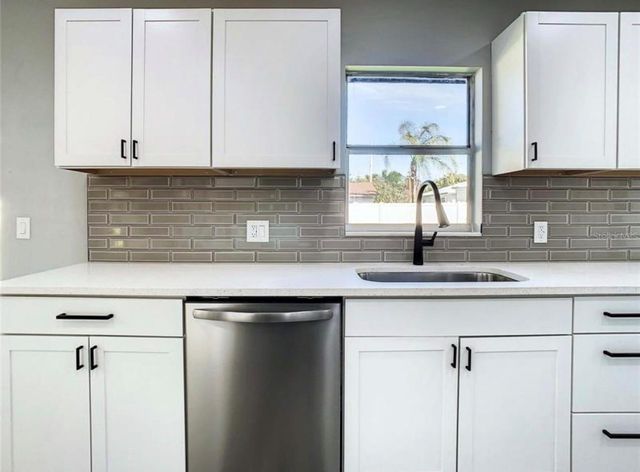 516 E ANGLEWOOD DRIVE, Brandon, FL 33511