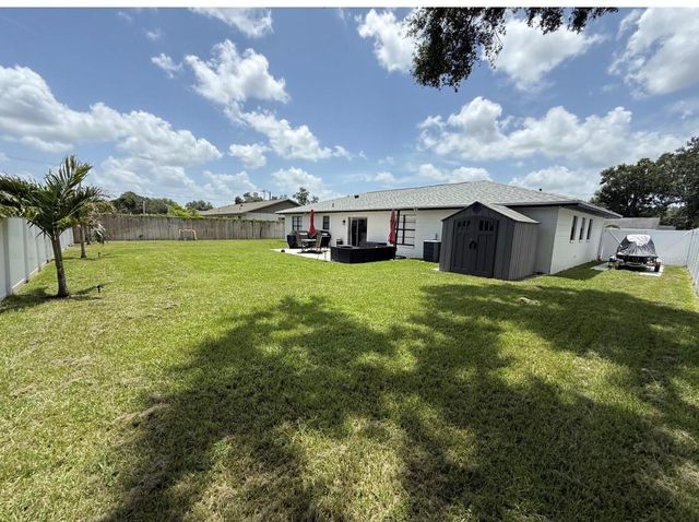 516 E ANGLEWOOD DRIVE, Brandon, FL 33511