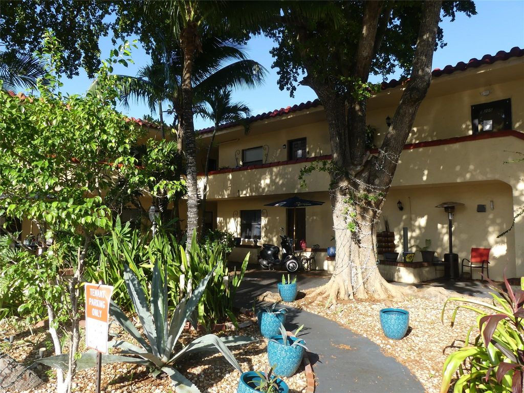 2300 NE 6th Ave, Wilton Manors, FL 33305