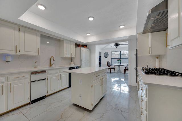 950 Shady Cove Place, Desoto, TX 75115