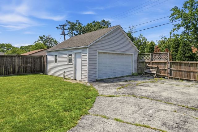 2642 RIDGE Road, Lansing, IL 60438