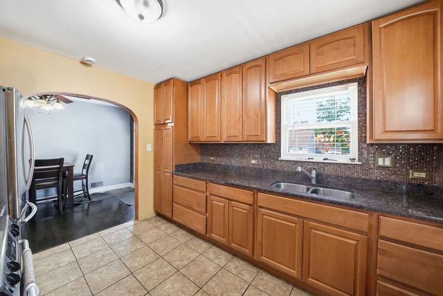 2642 RIDGE Road, Lansing, IL 60438