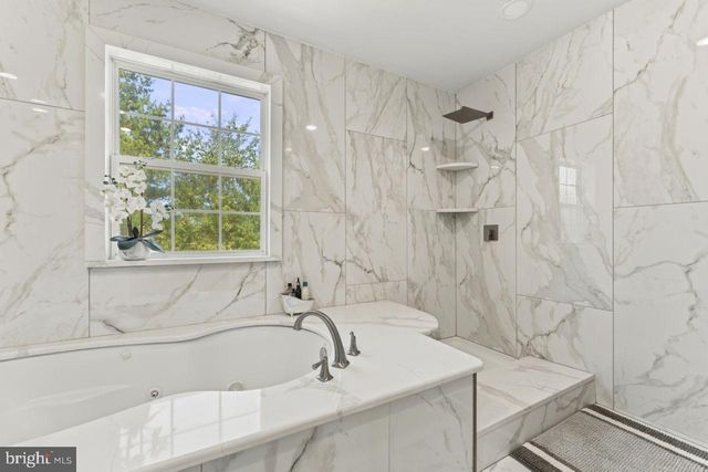 7003 LANHAM LN, Fort Washington, MD 20744