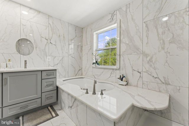 7003 LANHAM LN, Fort Washington, MD 20744