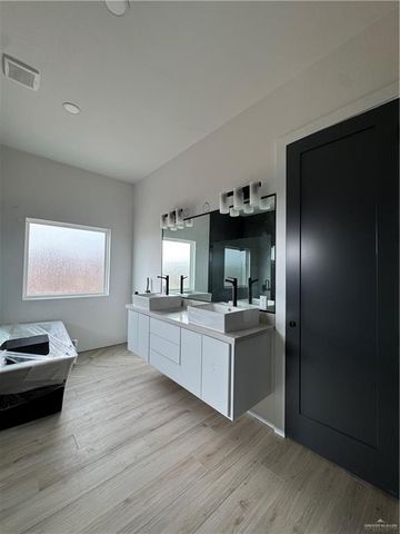 2106 E Clearwater Street, Edinburg, TX 78542