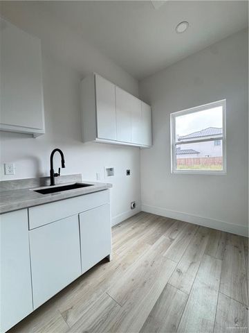 2106 E Clearwater Street, Edinburg, TX 78542