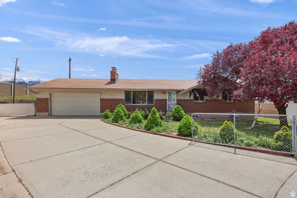 1345 S VALHALLA DR, Clearfield, UT 84015