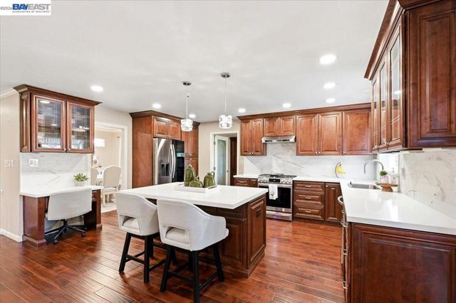 1661 Beckner Ct, Concord, CA 94521
