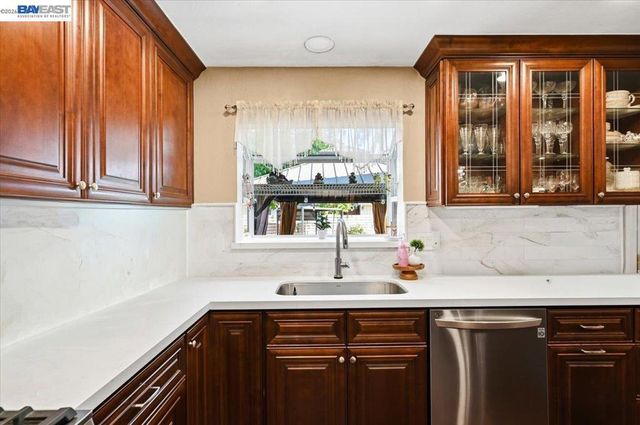 1661 Beckner Ct, Concord, CA 94521
