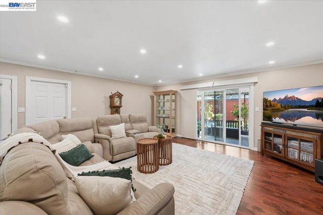 1661 Beckner Ct, Concord, CA 94521