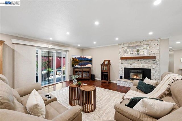 1661 Beckner Ct, Concord, CA 94521