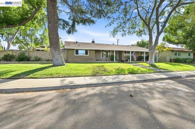 1661 Beckner Ct, Concord, CA 94521
