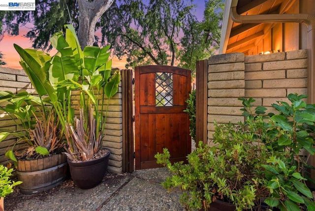 1661 Beckner Ct, Concord, CA 94521