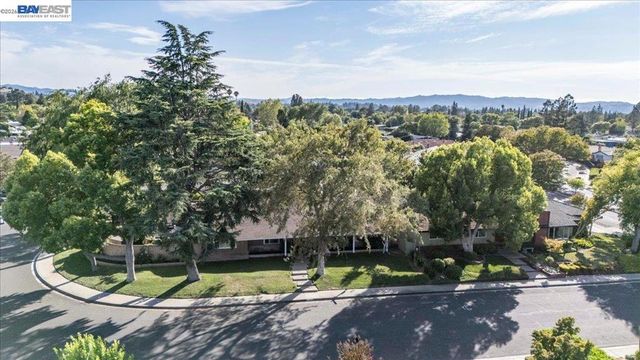 1661 Beckner Ct, Concord, CA 94521