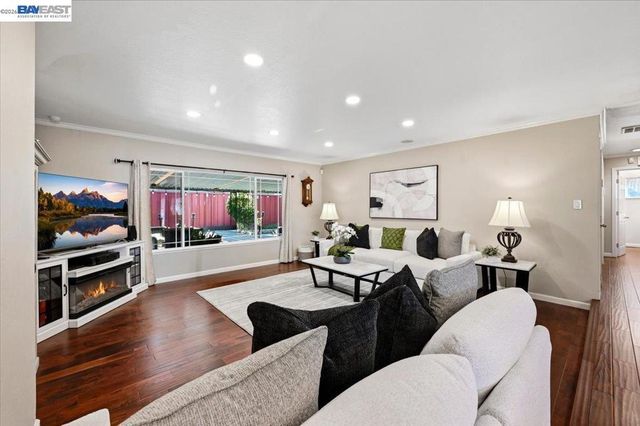 1661 Beckner Ct, Concord, CA 94521