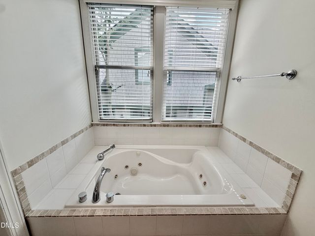 402 Presque Isle Lane, Chapel Hill, NC 27514