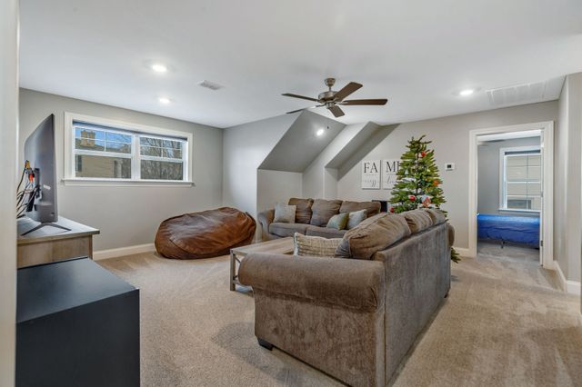 4314 Attleboro Dr, Murfreesboro, TN 37128