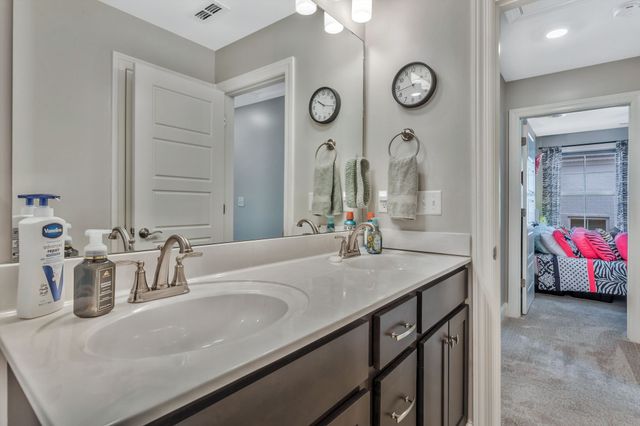 4314 Attleboro Dr, Murfreesboro, TN 37128