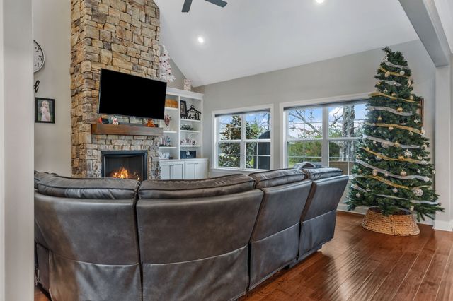 4314 Attleboro Dr, Murfreesboro, TN 37128