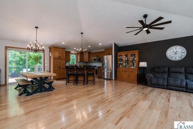 221 Pebble Creek Drive, Mankato, MN 56001