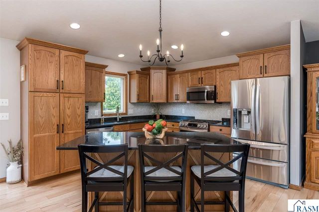 221 Pebble Creek Drive, Mankato, MN 56001