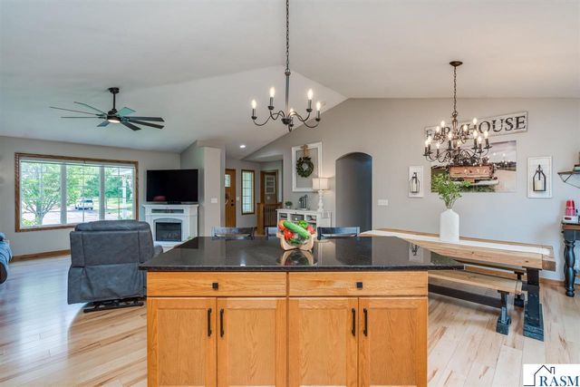 221 Pebble Creek Drive, Mankato, MN 56001
