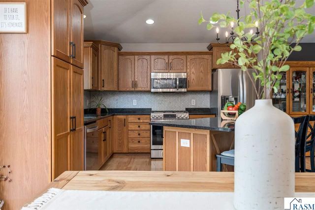 221 Pebble Creek Drive, Mankato, MN 56001