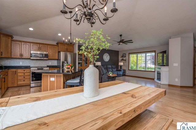 221 Pebble Creek Drive, Mankato, MN 56001