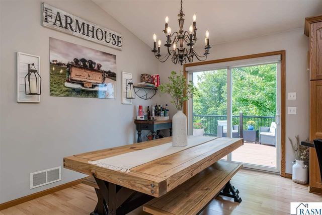 221 Pebble Creek Drive, Mankato, MN 56001