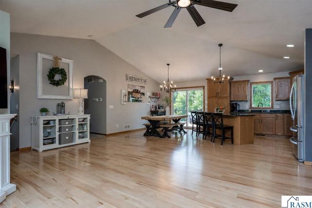 221 Pebble Creek Drive, Mankato, MN 56001