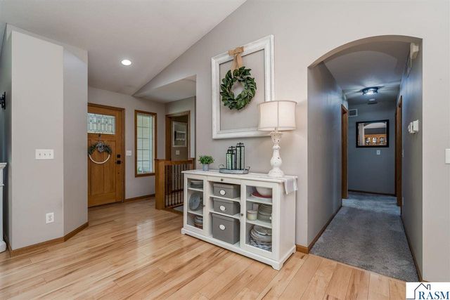 221 Pebble Creek Drive, Mankato, MN 56001