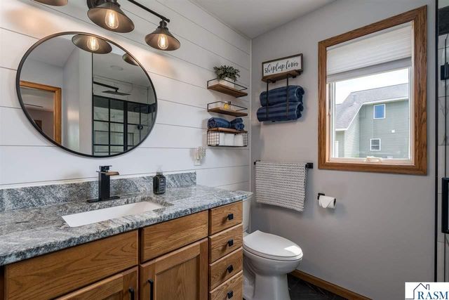 221 Pebble Creek Drive, Mankato, MN 56001