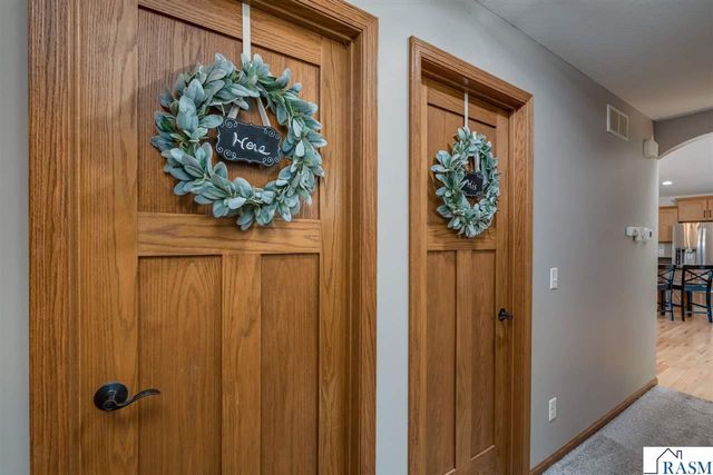 221 Pebble Creek Drive, Mankato, MN 56001