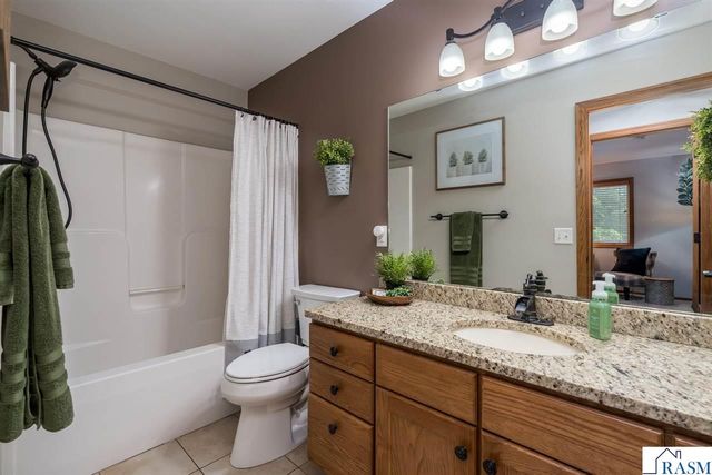 221 Pebble Creek Drive, Mankato, MN 56001