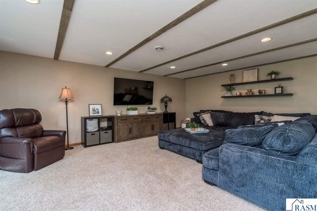 221 Pebble Creek Drive, Mankato, MN 56001