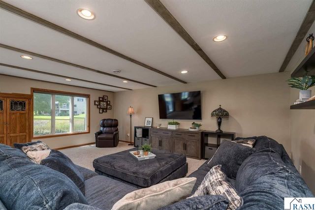 221 Pebble Creek Drive, Mankato, MN 56001