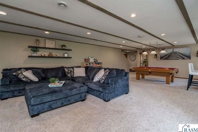 221 Pebble Creek Drive, Mankato, MN 56001