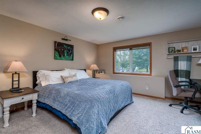 221 Pebble Creek Drive, Mankato, MN 56001