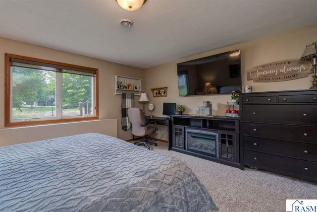 221 Pebble Creek Drive, Mankato, MN 56001