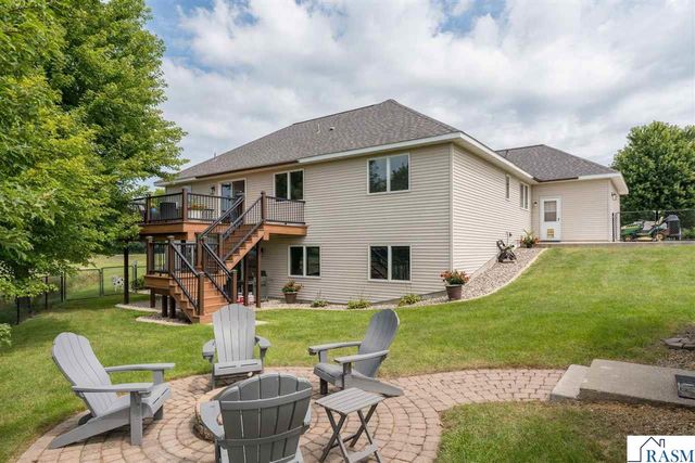 221 Pebble Creek Drive, Mankato, MN 56001