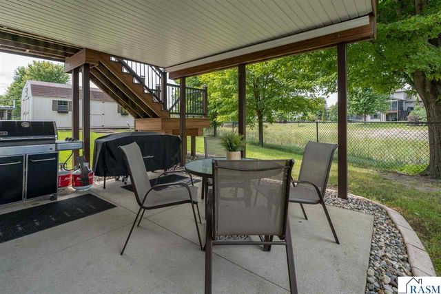 221 Pebble Creek Drive, Mankato, MN 56001