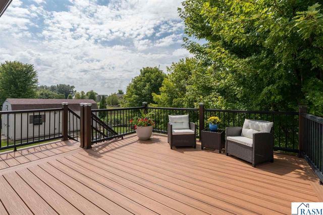 221 Pebble Creek Drive, Mankato, MN 56001
