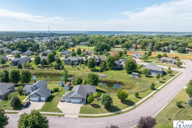 221 Pebble Creek Drive, Mankato, MN 56001