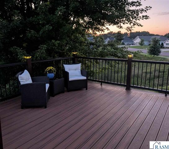 221 Pebble Creek Drive, Mankato, MN 56001