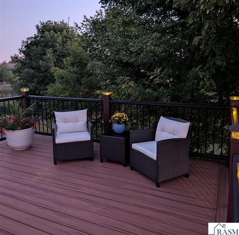 221 Pebble Creek Drive, Mankato, MN 56001