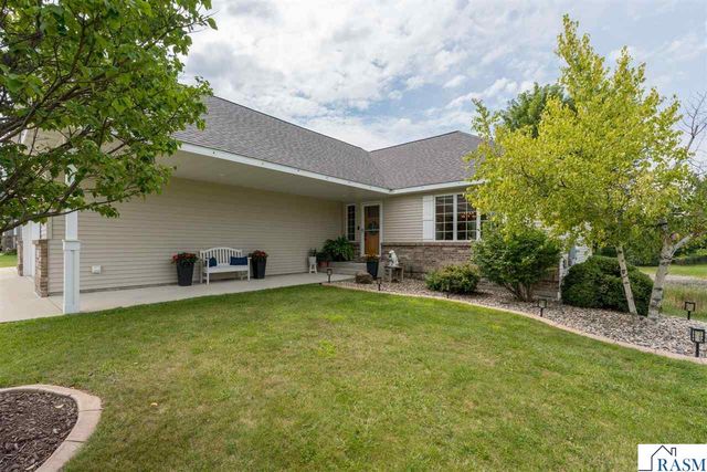 221 Pebble Creek Drive, Mankato, MN 56001