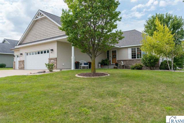 221 Pebble Creek Drive, Mankato, MN 56001