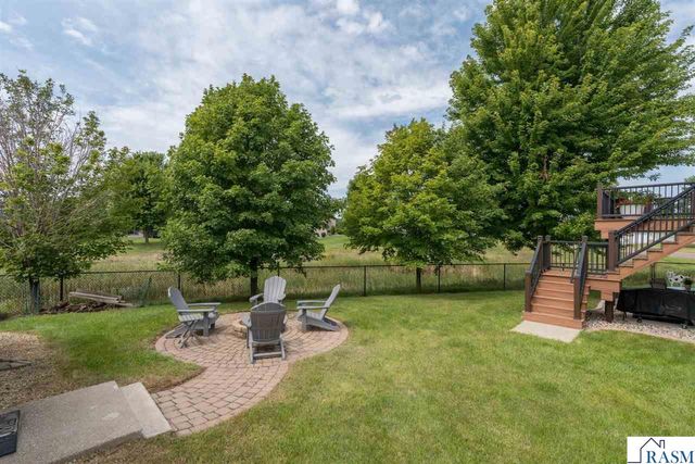 221 Pebble Creek Drive, Mankato, MN 56001