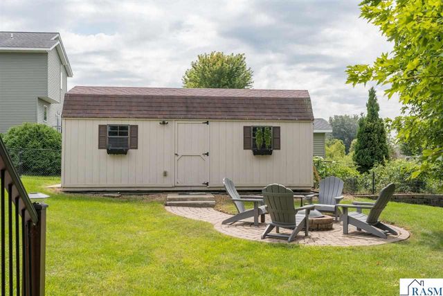 221 Pebble Creek Drive, Mankato, MN 56001